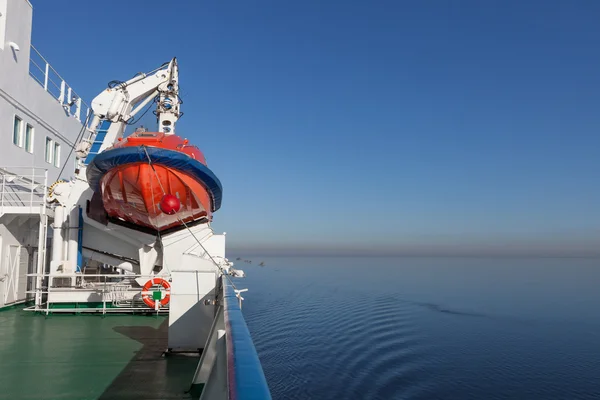 La barca a bordo del traghetto — Foto Stock