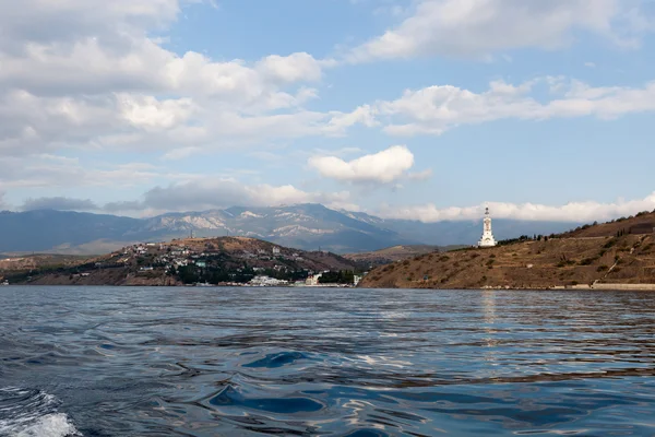 Θέα στην ακτή της Κριμαίας στη θερινή ημέρα — Φωτογραφία Αρχείου