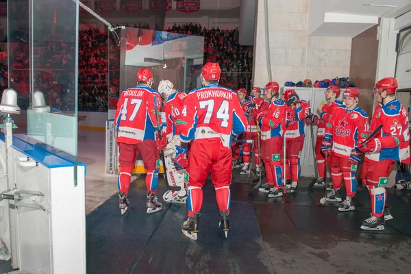 Jogadores de hóquei CSKA antes de ir para o gelo — Fotografia de Stock