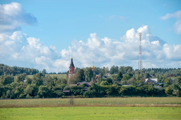 Kirche des Erzengels Michael im Dorf Michailowskoje, — Stockfoto