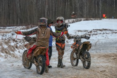 Yarışı tartışılması