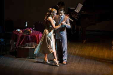 Dansçılar Artem Mayorov ve Julia Osina