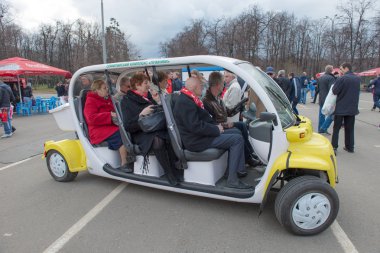 Gaziler teslim etmek için elektrikli otomobil