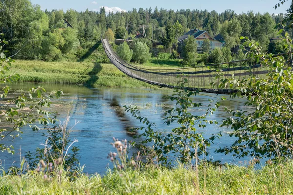 Hängbron över floden Msta — Stockfoto