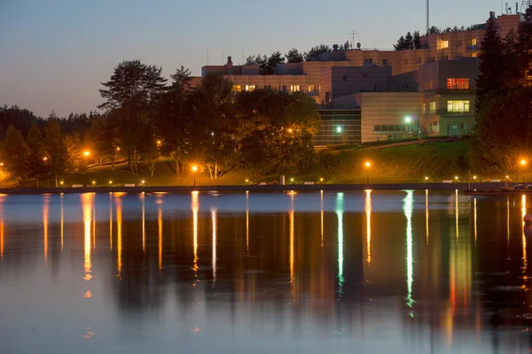 Noční pohled na jezero pozdního letního večera Stock Snímky