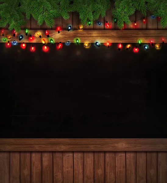 Luces de Navidad en pizarra de madera — Foto de Stock