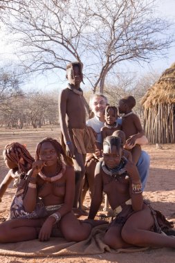 Himba insanlar onların köyü