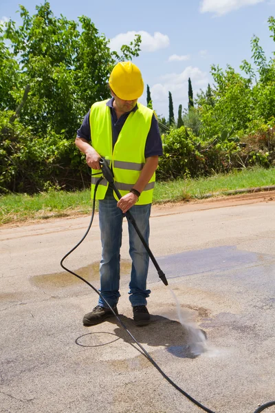 Arbeiter in harter Mützenwäsche — Stockfoto