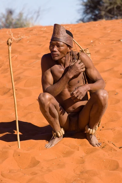 San homem em assentamento nativo — Fotografia de Stock