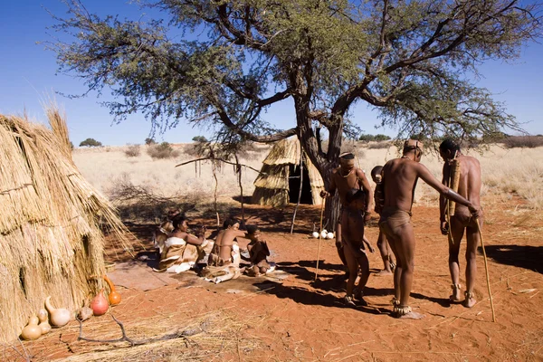 San pessoas em acordo nativo — Fotografia de Stock