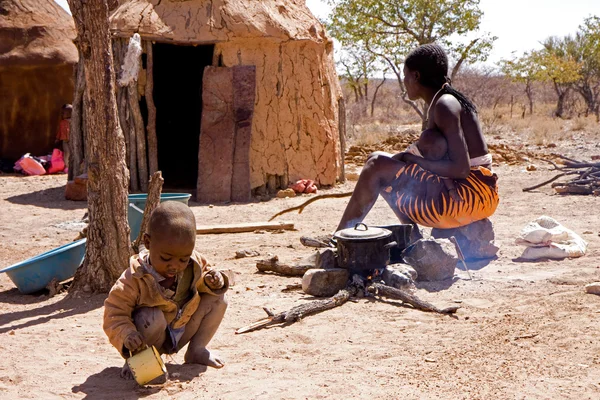 Himba madre e figli — Foto Stock