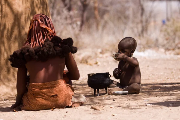Himba madre e bambino — Foto Stock
