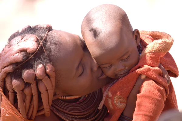 Himba anne ve çocuk