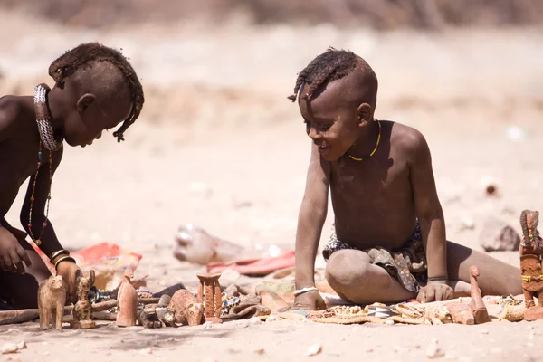 Himba çocukları yerli Köyü