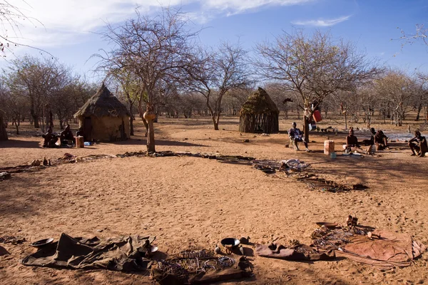 Himba povo em sua aldeia — Fotografia de Stock