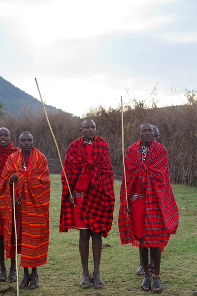 Kenijski ludzi Masajów w płaszcze — Zdjęcie stockowe