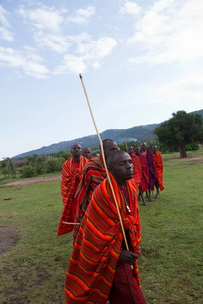 Kenyan maasai men in mantles — Stock Photo, Image