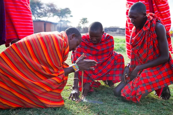 Maasai keniatas en manto — Foto de Stock
