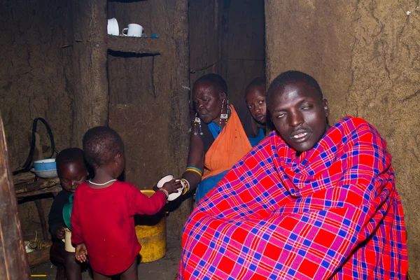 Kenyan maasai people in mantles — Stock Photo, Image