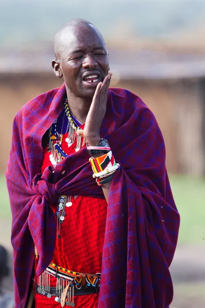 Kenijski Masajów mężczyzna w płaszczu — Zdjęcie stockowe
