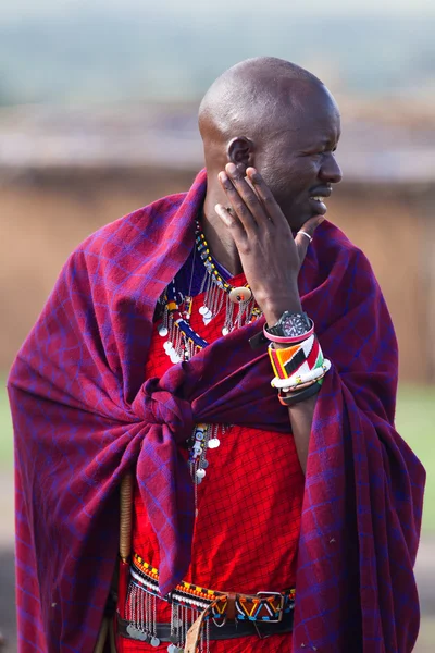 Kenijski Masajów mężczyzna w płaszczu — Zdjęcie stockowe