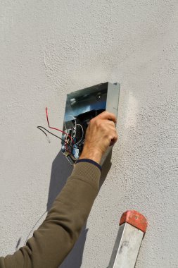 Ekipman sabitleme elektrikçi
