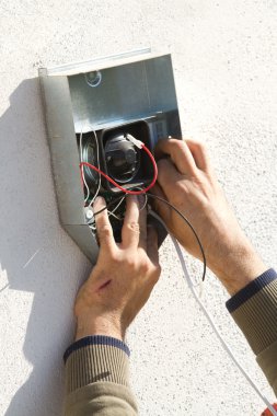 Ekipman sabitleme elektrikçi