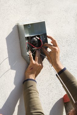 Ekipman sabitleme elektrikçi