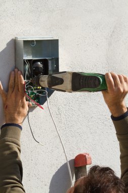 Ekipman sabitleme elektrikçi