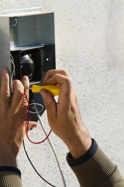 Ekipman sabitleme elektrikçi