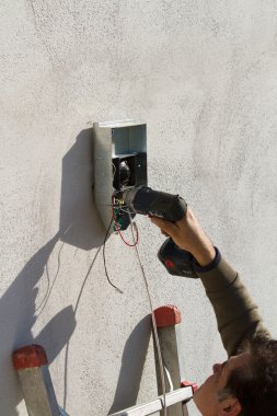 Ekipman sabitleme elektrikçi