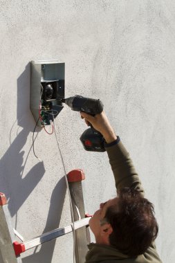 Ekipman sabitleme elektrikçi