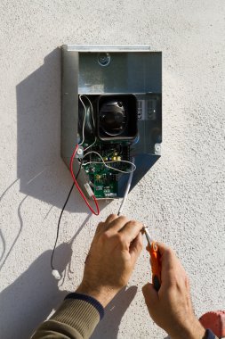 Ekipman sabitleme elektrikçi