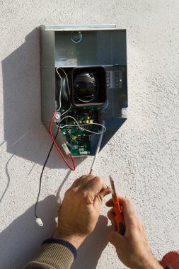 Ekipman sabitleme elektrikçi