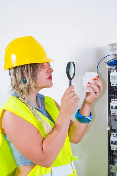 Female Electrician working — Stock Photo, Image