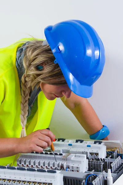 Female Electrician working — Stockfoto