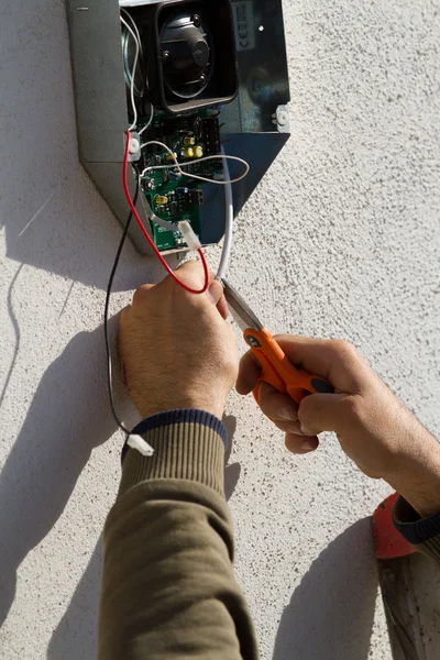 Elektricien vaststelling van apparatuur — Stockfoto