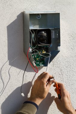 Ekipman sabitleme elektrikçi