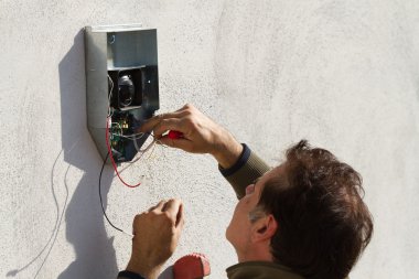 Ekipman sabitleme elektrikçi