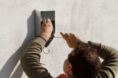 Ekipman sabitleme elektrikçi