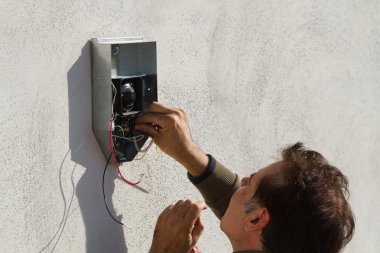 Ekipman sabitleme elektrikçi