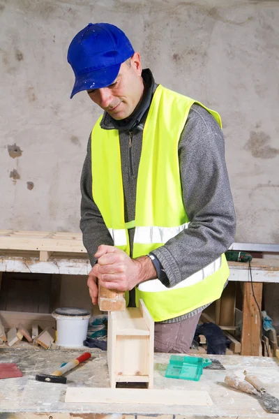 Mannelijke werken joiner — Stockfoto