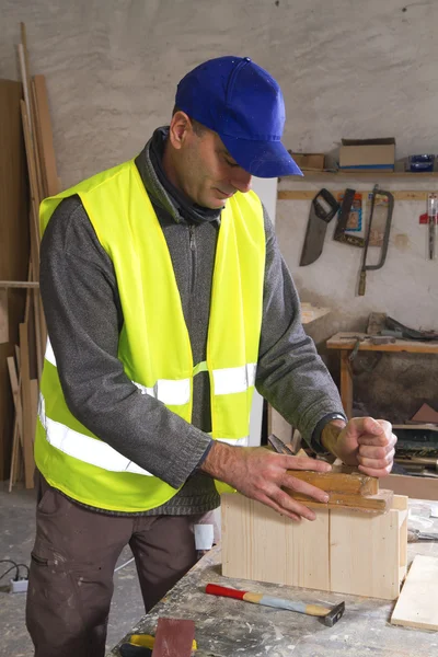 Masculino marceneiro trabalho — Fotografia de Stock