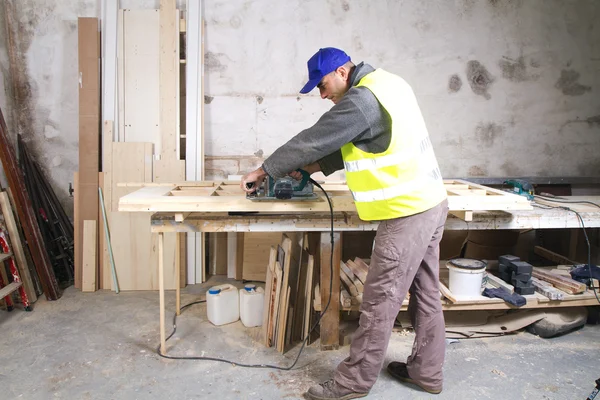 Mandlig snedker arbejder - Stock-foto