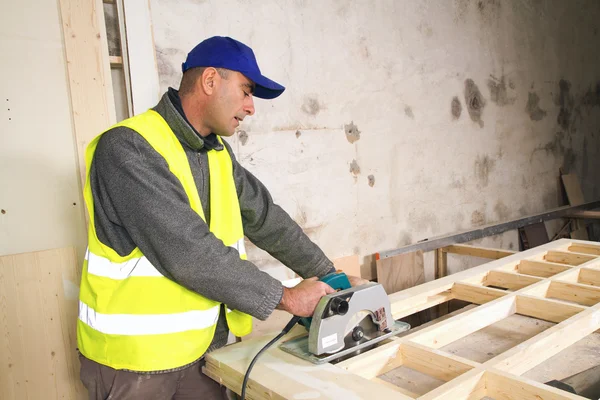 Tischler bei der Arbeit — Stockfoto