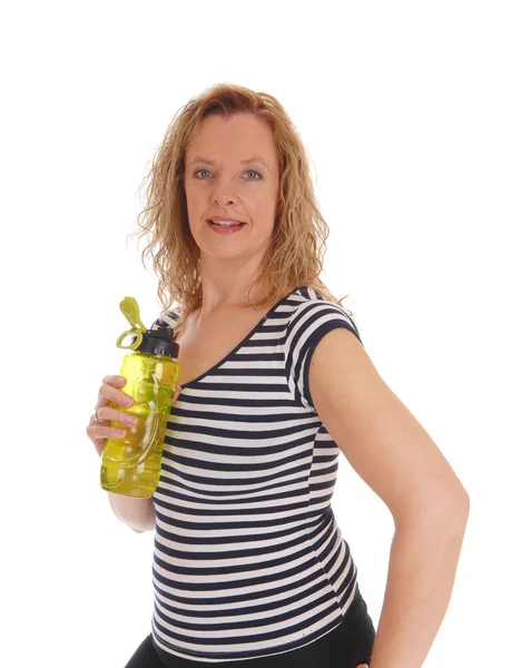 Treningu kobieta z jej butelkę wody. — Zdjęcie stockowe