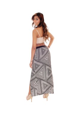 Arkadan duran güzel kadın.