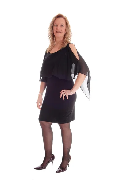 Glückliche Frau im schwarzen Kleid. — Stockfoto