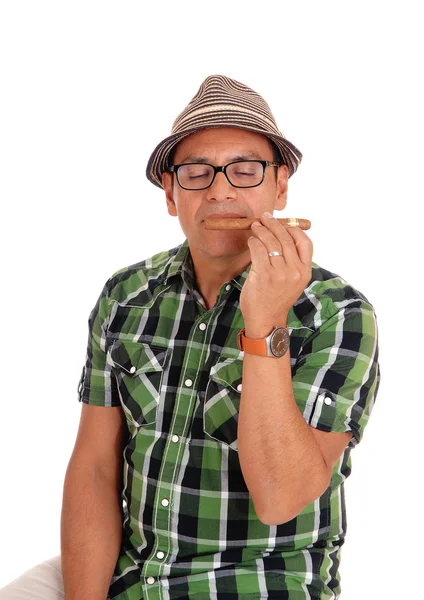 Hispanic man enjoying his cigar. — Stock Photo, Image