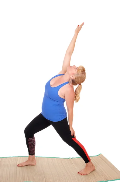 Yoga trainer mostrando pose . — Foto Stock